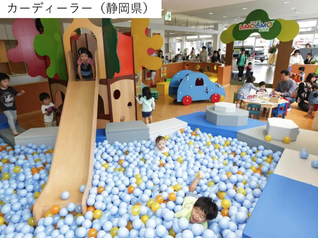 静岡県浜松市のカーディーラーに導入されたあそび場