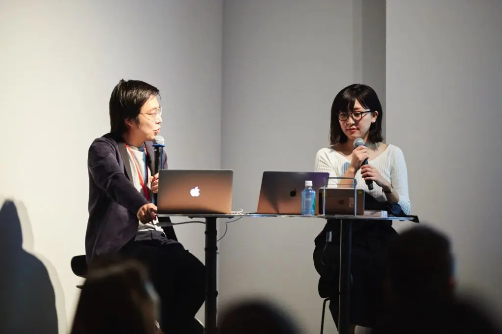 「H」編集長のタジリケイスケ（左）と皆川祐実さんさん