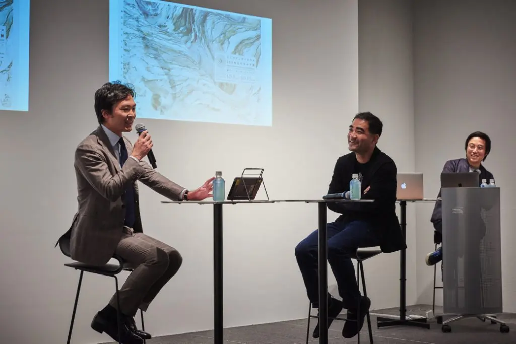 「東京ストラディヴァリウス フェスティバル2018」の実行委員長／代表キュレーターの中澤創太さんと、ロンドン在住の作曲家・藤倉大さん（中央）