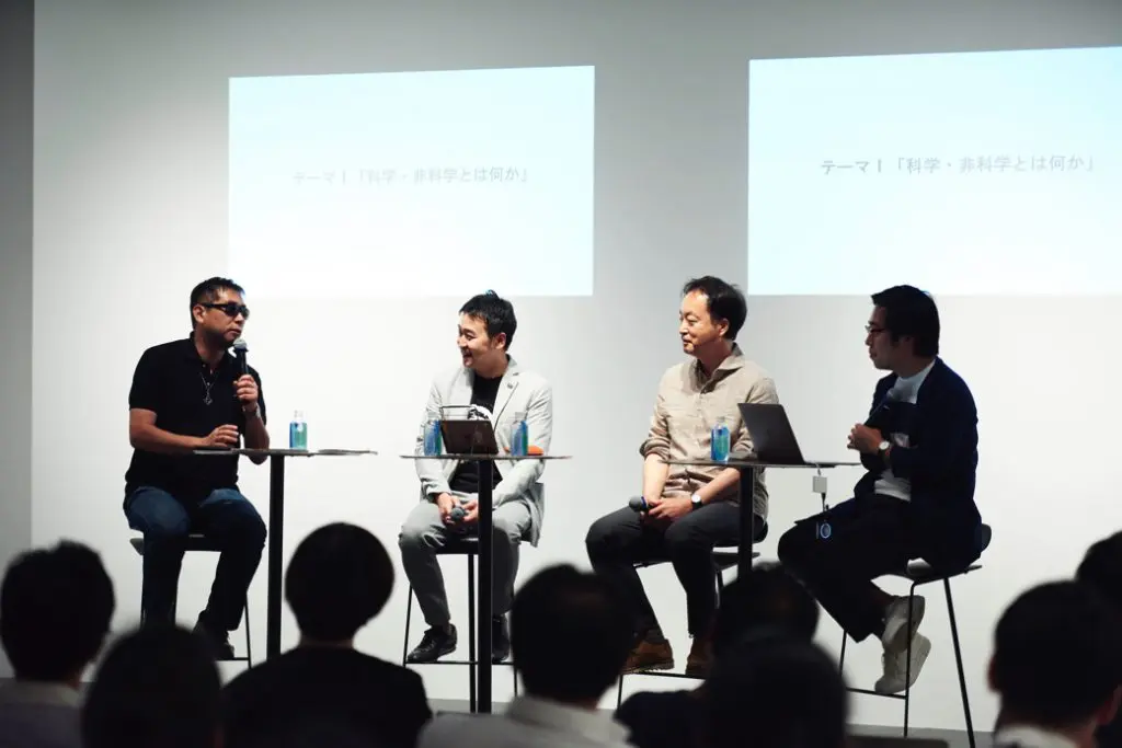 （左から）月刊『ムー』の三上丈晴編集長、「NATURE & SCIENCE」の神吉弘邦編集長、筑波大学の渡辺政隆教授、「H」のタジリケイスケ編集長