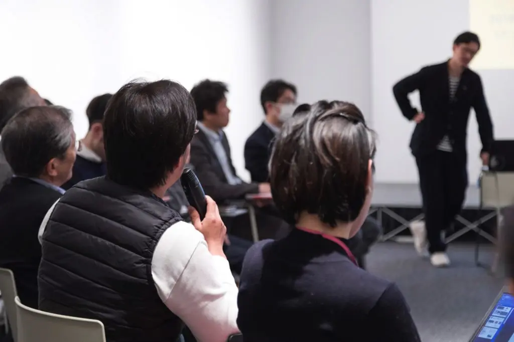 「あなたの会社の『クリエイティブ評価軸』はなんですか？」という問いについて答える参加者