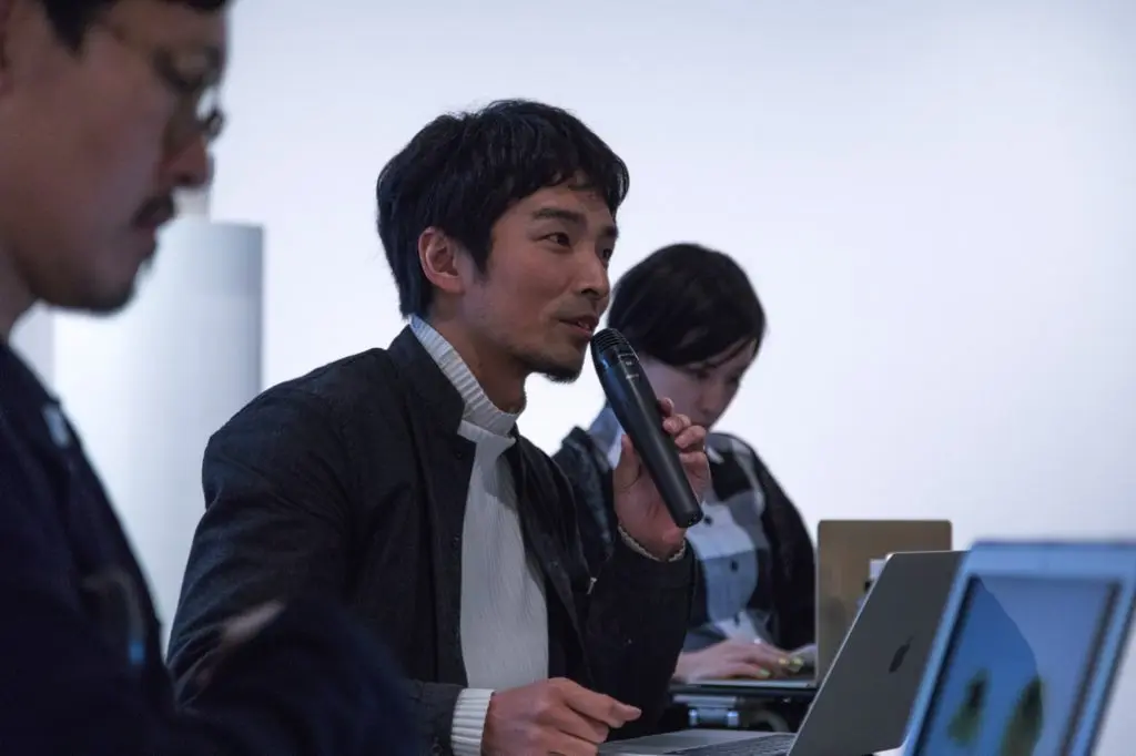 Takramのディレクター・デザインエンジニアである緒方壽人さん（中央）