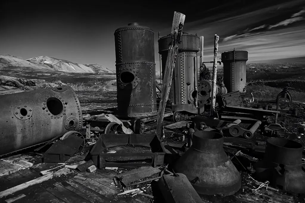 工場基地の残骸１　©半田也寸志