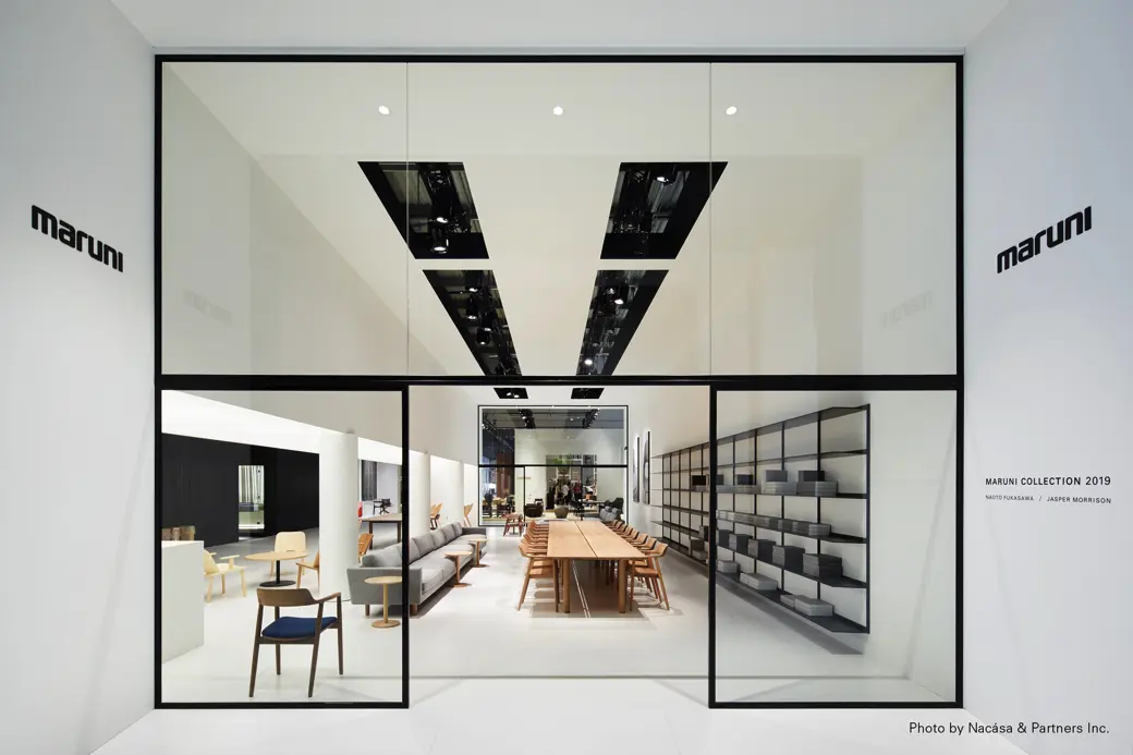 2019年のミラノサローネに出展したマルニ木工の展示風景