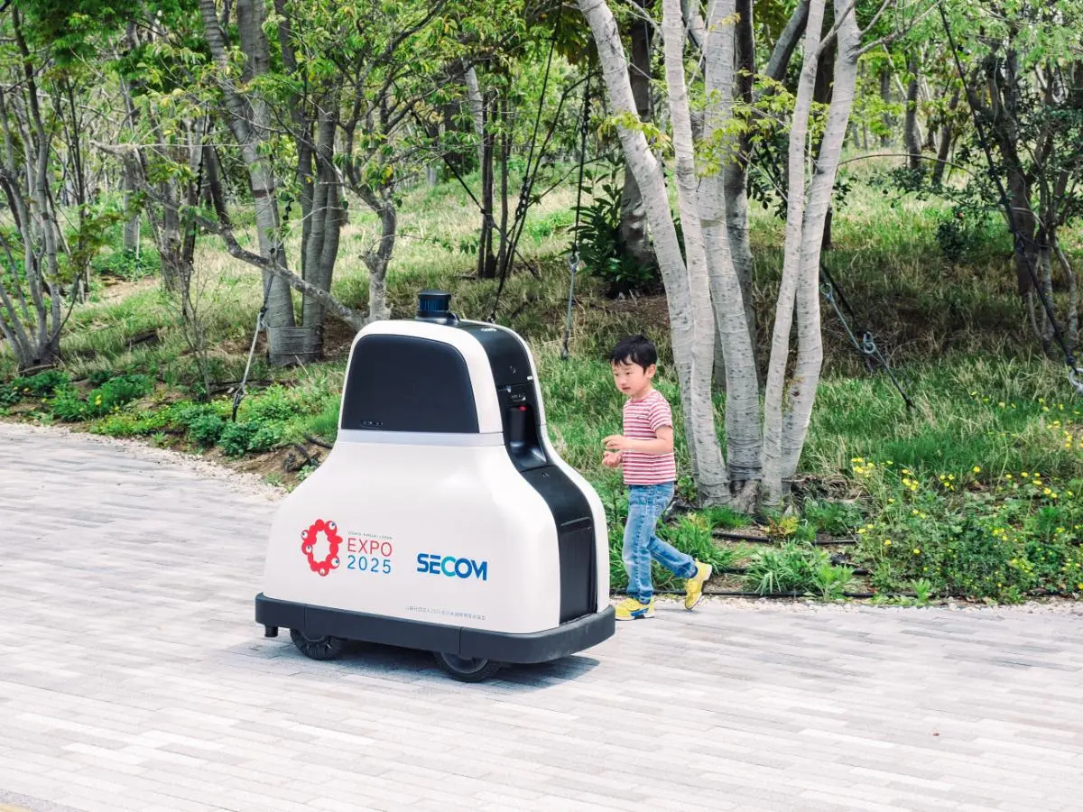 セコムが提供する自律巡回警備ロボット「cocobo」