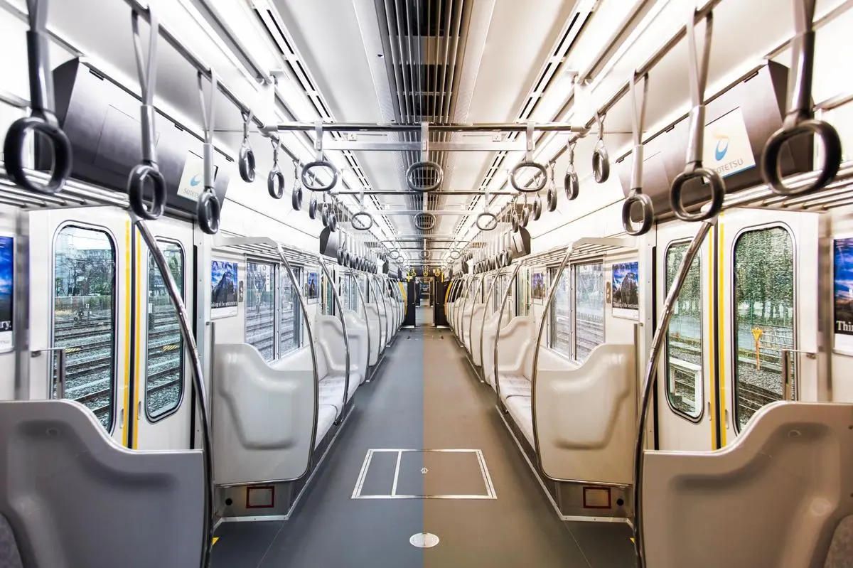 車両内の照明を朝と夜で変更。視認性など事前に検証し、問題ないことを確認。駅舎では安全性を担保し、場所に最適化された照明計画を導入。
