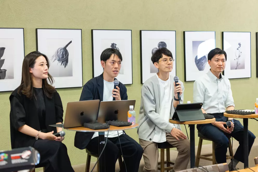 TGESの多賀啓之さん、江川宇倫さん、そして外部から伴走した株式会社kasanari代表の坪田恭平さん。ファシリテーターはアマナの阿部澪