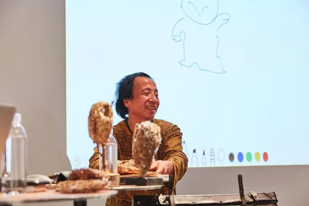 鳥の巣研究家、絵本作家、画家の鈴木まもるさん