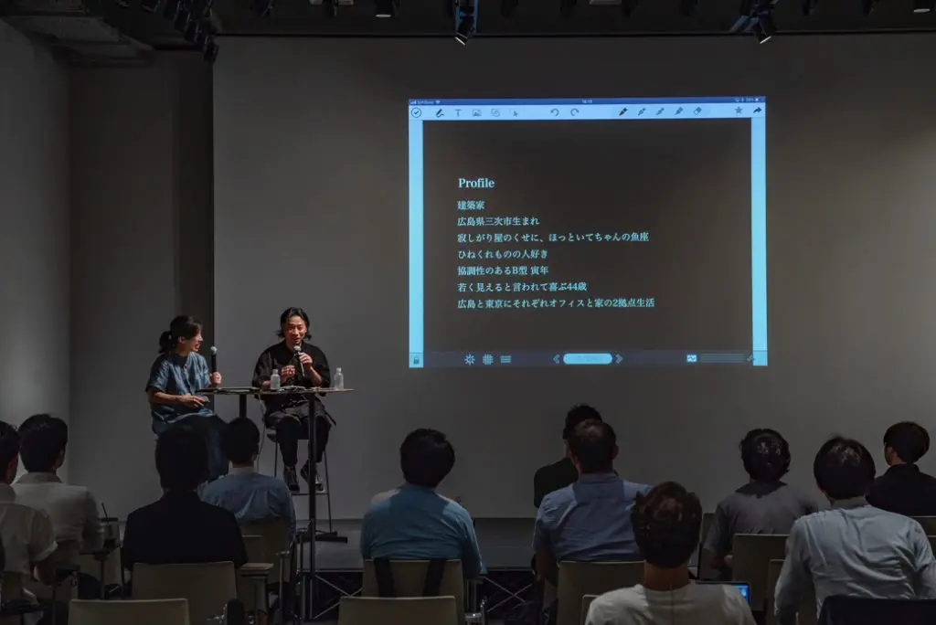 建築家の谷尻誠さん（右）と太田睦子『IMA』エディトリアルディレクター