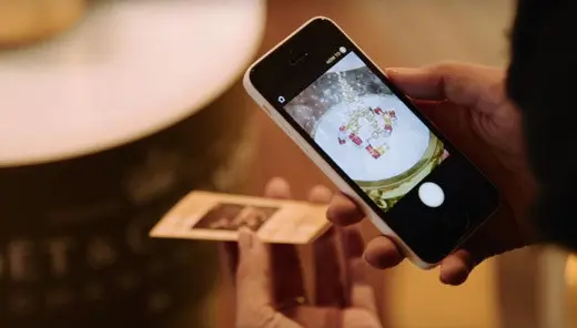コンデナスト・ジャパン「VOGUE AR Camera Catch the Santa! supported by Moet & Chandon」