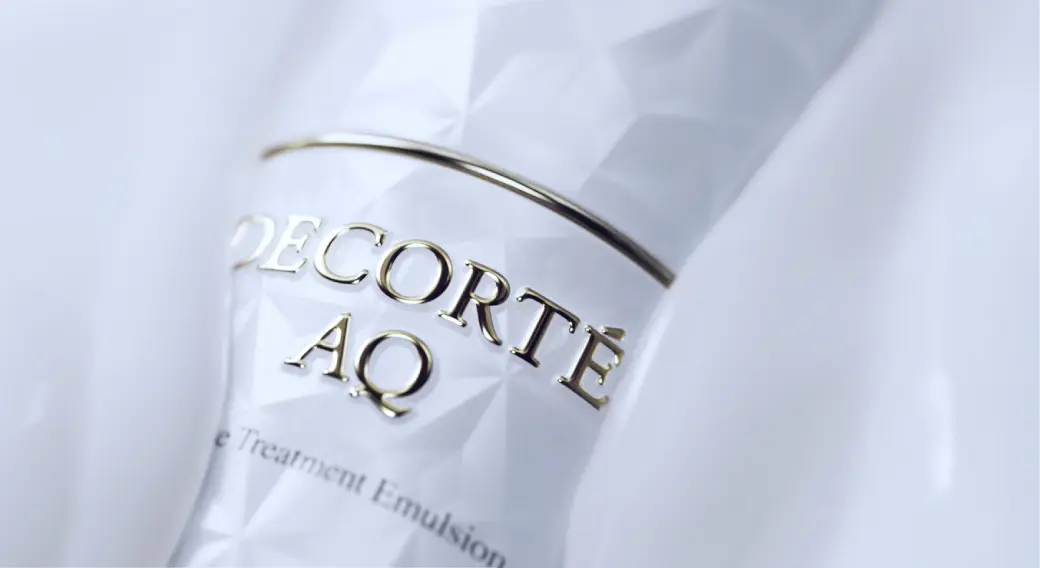 「DECORTÉ AQ」導入乳液のリッチなとろみ感を表現した、リアルなCG制作
