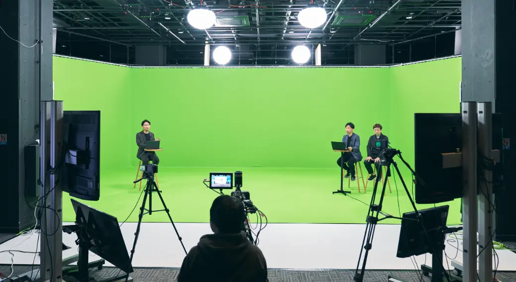 企業メッセージを効果的に伝えるライブ動画配信とは — 成功事例に学ぶ、スタジオ活用法